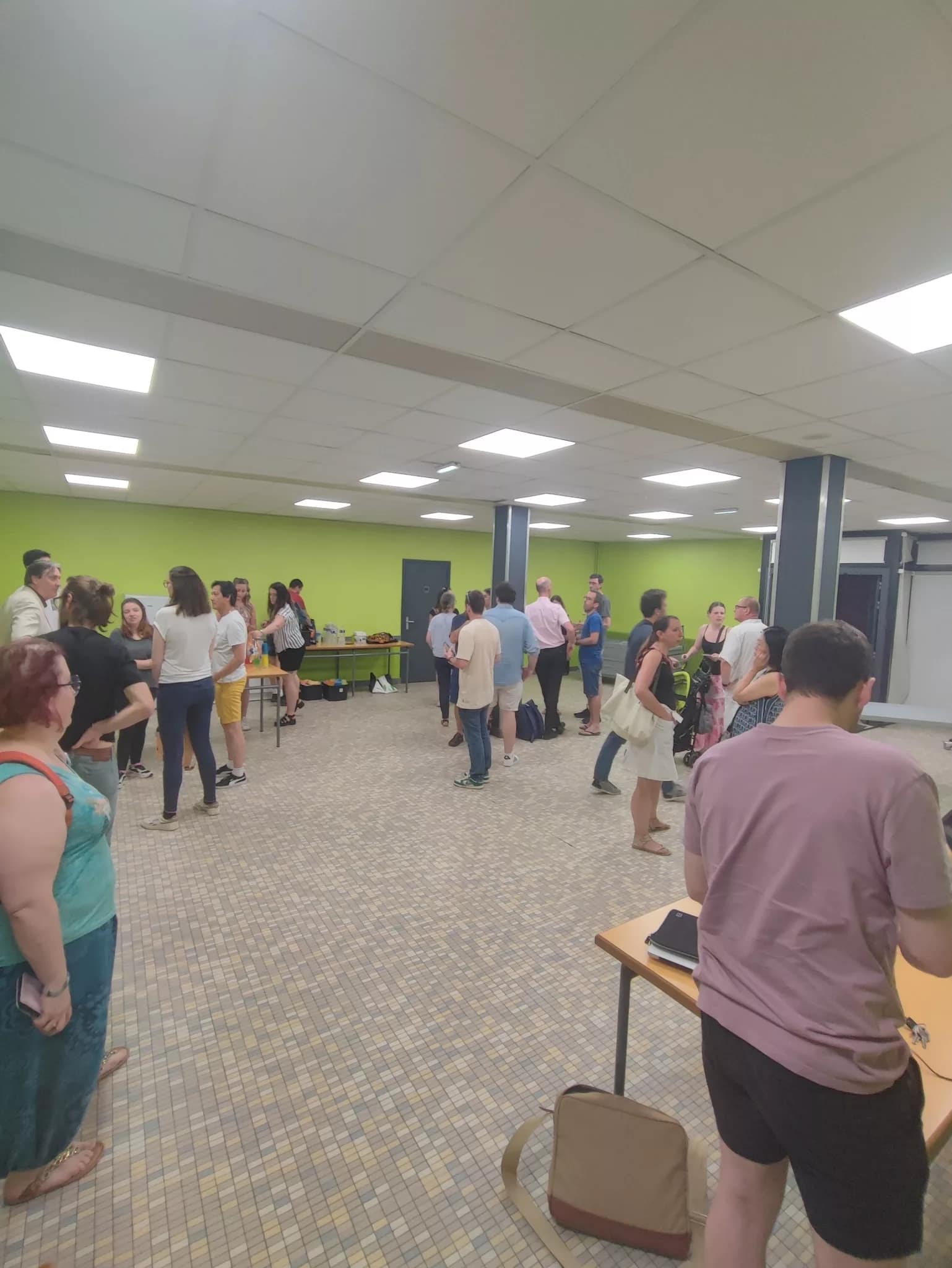 Photo prise durant l'AG dans le centre culturel Edmond Desouches