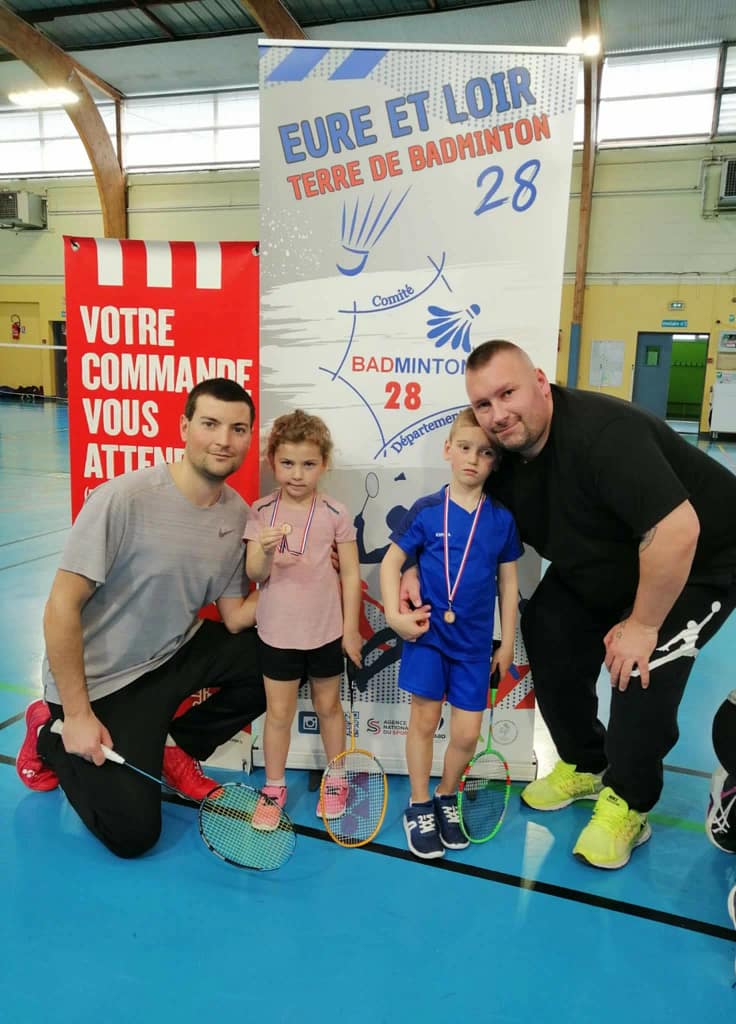 Thomas et Léna au dernier plateau minibad de l'année accompagné de leur père respectif, Alex BOUDT et Adrien UJHELY
